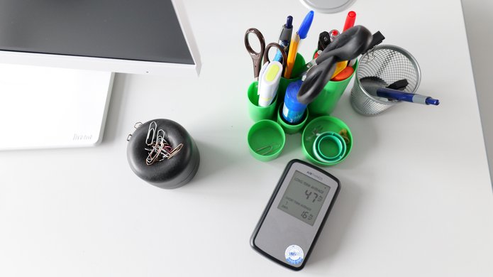 Auslegebeispiel Radonmonitor Radonmonitor auf Schreibtisch
